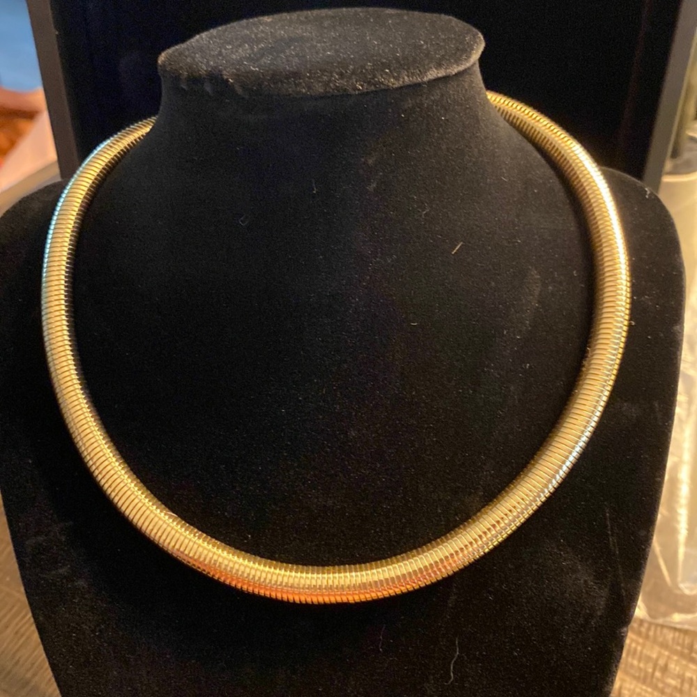 WOMAN’S NECKLACE